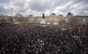La place de la République quelques heures avant le début de la manifestation et déjà pleine