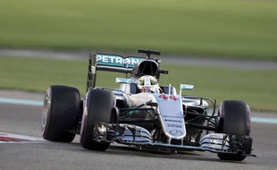 Lewis Hamilton aux qualifications du Grand Prix d'Abou Dhabi le 26 novembre 2016.