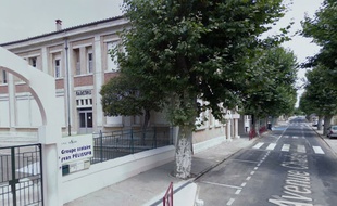 L'école devant laquelle l'accident a eu lieu, à Cuxac-d'Aude.