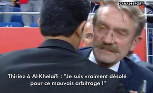 Frédéric Thiriez, le président de la LFP, s'excuse au près de Nasser Al-Khelaïfi, président du PSG, le 17 octobre 2014, au Stade de France.