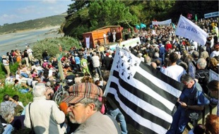 Près de 3 000 personnes ont déferlé hier en baie de Saint-Brieuc (Côtes-d'Armor).