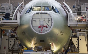 La chaîne d'assemblage de l'Airbus A330, à Colomiers, près de Toulouse. Archives.