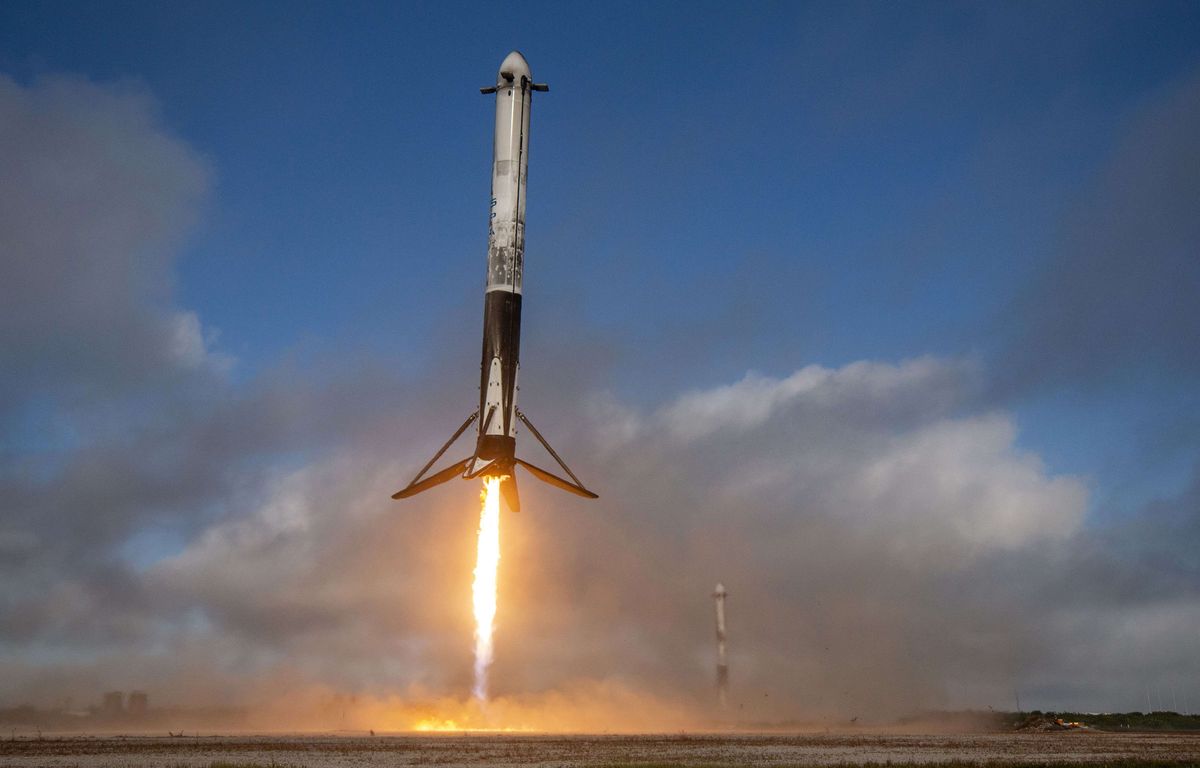 Spacex Nouveau Décollage Pour Falcon Heavy Actuellement La Fusée La Plus Puissante Du Monde