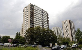 Quinze hommes de 29 à 33 ans, seront jugés à partir de mardi par les assises des mineurs du Val-de-Marne, accusés de viols collectifs entre 1999 et 2001 sur deux adolescentes alors âgées de 15 et 16 ans, qui ont longtemps gardé le silence.