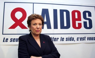 Les associations de lutte contre le sida ont demandé lundi au ministre de la Santé, Xavier Bertrand, "de se prononcer publiquement" pour la levée de l'interdiction des soins funéraires pour les personnes qui vivaient avec le VIH et/ou une hépatite virale.