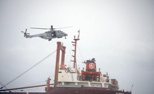Le parquet de Brest, compétent en matière de pollution maritime, a ouvert une enquête après l'échouement d'un cargo sous pavillon maltais, près d'Etel (Morbihan), et l'a confiée à la section de recherche de la gendarmerie maritime à Brest, a-t-on appris auprès du parquet et de la gendarmerie maritime.