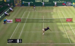 Paire et Tsonga dans une partie de tennis-ballon.