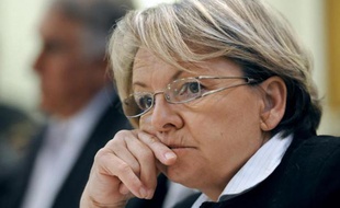 Les deux jeunes Vauclusiennes, que la maire de Bollène (Vaucluse) Marie-Claude Bompard (Ligue du sud) refusait de marier, ont déposé plainte vendredi devant le tribunal de Carpentras, a-t-on appris auprès de leur avocat.