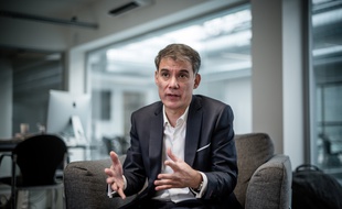 Olivier Faure au siège du PS.