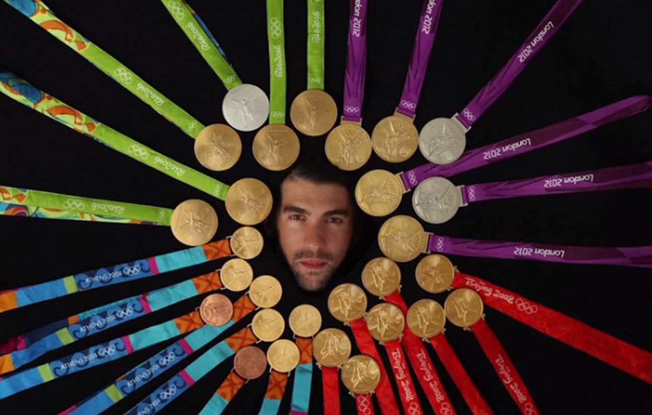 Mythique! Michael Phelps pose avec ses 28 médailles olympiques pour