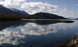 La baie Lapataia dans le Parc national de la Terre de Feu, près d’Ushuaïa, en Argentine, le 31 mars 2007.
