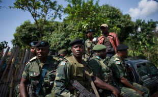 Le général François Olenga, chef de l'armée de Terre congolaise, a de nouveau inspecté ses troupes lundi à Minova, à une vingtaine de kilomètres des positions des rebelles du M23 à Sake, dans l'est de la République démocratique du Congo (RDC)