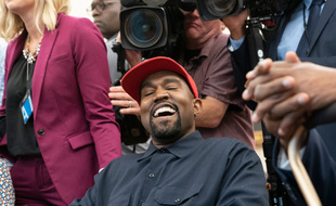 Le candidat à la présidentielle américaine Kanye West lors de sa visite à la Maison Blanche en 2018