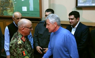Les autorités afghanes vont signer dans un "délai raisonnable" l'accord bilatéral de sécurité (BSA) encadrant le maintien de soldats américains dans le pays après 2014, a assuré samedi un ministre afghan au premier jour de la visite à Kaboul du chef du Pentagone Chuck Hagel.