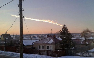 Traces de la météorite au dessus de Tcheliabinsk