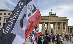 Des manifestants protestent contre les mesures sanitaires visant à lutter contre le coronavirus à Berlin le 29 août 2020