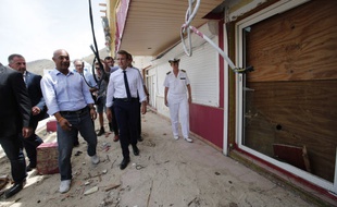 Emmanuel Macron à Saint-Martin après le passage de l'ouragan Irma.