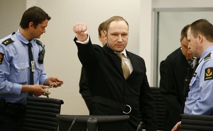 Anders Behring Breivik à l'arrivée de son procès à Oslo, le 16 avril 2012.