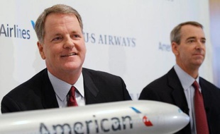 American Airlines et US Airways vont pouvoir finaliser leur mariage en décembre et donner naissance à la première compagnie aérienne américaine grâce à un accord avec les Etats-Unis annoncé mardi, qui requiert toutefois d'importantes cessions.