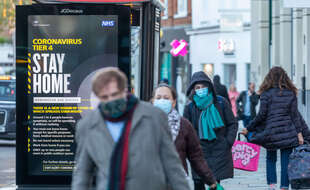Le shopping de Noël à Londres, en période de coronavirus, le 24 décembre 2020.