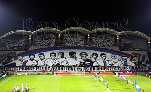 Le tifo présenté à Gerland vendredi dernier.