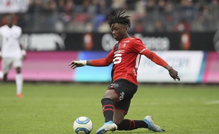Eduardo Camavinga sur la pelouse du Roazhon Park lors du match face à Toulouse, le 27 octobre 2019.