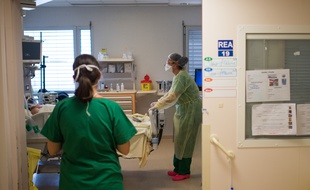 Du personnel soignant pendant la crise du Covid-19, au CHU de Nantes, le 19 mai 2020.