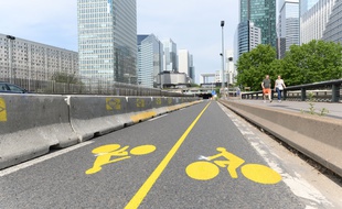 En vue du déconfinement, une nouvelle piste cyclable pour se rendre de Paris à La Défense sans prendre le RER A ou le métro.