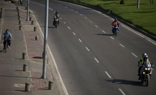 Quelque 1,5 million de véhicules sont restés au garage jeudi à Bogota à l'occasion de la 12e édition de la journée "sans voiture" organisée par les autorités dans la capitale colombienne habituellement polluée par d'immenses embouteillages.