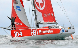 Le skipper Paul Hignard sur son bateau Bruneau avec lequel il a participé à la Route du Rhum.