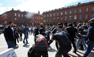 Des rixes en marge de la manifestation de "Jour de colère" à Toulouse le 5 avril 2014