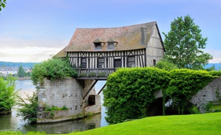 Typiques de la région, les maisons à colombages nous charment par leur authenticité.