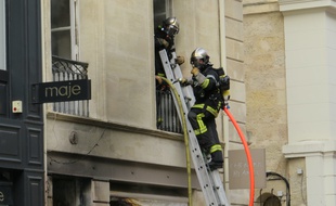 Intervention des pompiers lors d'un incendie rue Voltaire à Bordeaux le 28 septembre 2014