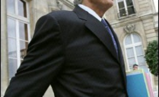 Dominique de Villepin devrait être auditionné en qualité de "simple témoin" par les magistrats chargés de l'affaire Clearstream, selon l'Est Républicain de samedi.