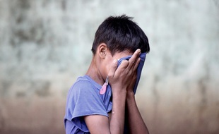 Les événements traumatisants vécus par les enfants provoquent-ils des maladies chroniques à l’âge adulte ?