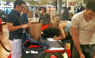 Lors de la collecte, aux Galeries Lafayette de Montpellier.