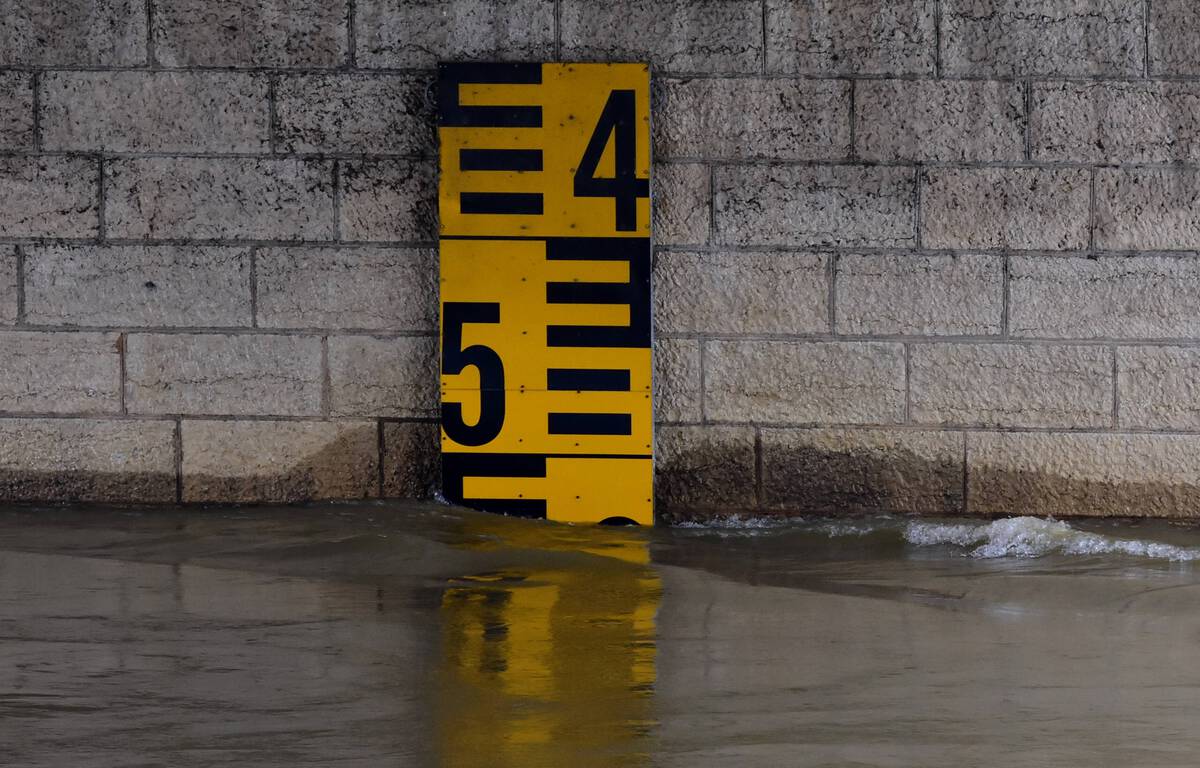 Orages et inondations, le Mali remonté contre Paris et polémique sur l'ARS