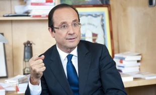 François Hollande, dans son bureau de l'Assemblée nationale, le 12 octobre 2011.