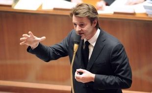 Le débat sur un éventuel relèvement de la TVA, lancé par plusieurs parlementaires, "n'est pas tranché", a affirmé jeudi le ministre de l'Economie, François Baroin, en précisant qu'il revenait aux responsables de l'exécutif de rendre les arbitrages nécessaires.