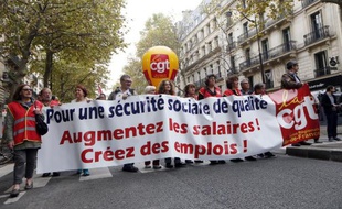 Plusieurs milliers de personnes manifestent à Paris à l'appel de la CGT pour dénoncer le projet de budget de la Sécurité sociale, le 16 octobre 2014