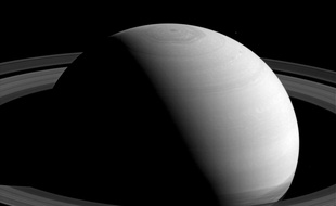 La planète géante Saturne.