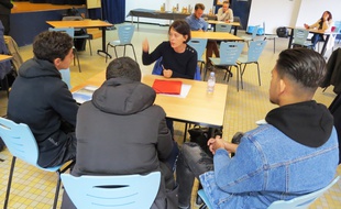 Entretien entre élèves de 3e et un employeur (Trempolino), mercredi 7 novembre au collège Rosa-Parks à Nantes