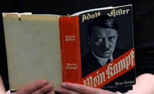 Une édition allemande de "Mei Kampf", le 7 décembre 2015 à la bibliothèque de Berlin