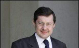 En augmentant et en diversifiant les modes de garde, le plan petite enfance du gouvernement a pour ambition de garantir un nombre suffisant de solutions de garde pour "tous les enfants de moins de trois ans", avant donc l'entrée en maternelle, dans les cinq ans à venir, selon le ministère.
