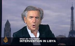 Capture d'écran de Bernard-Henri Lévy lors d'une interview accordée en duplex à la chaîne Al-Jazeera en anglais, le 11 mars 2011.