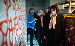 Roselyne Bachelot visite la médiathèque l'Apostrophe à Chartres le 16 janvier 2021