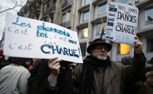 Rassemblement devant l'ambassade du Danemark à Paris après les fusillades de Copenhague, le 15 février 2015.
