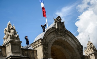 Le drapeau national français de l'Elysée en berne, le 15 juillet 2016