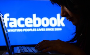La justice enquête sur un groupe Facebook secret sexiste et violent.