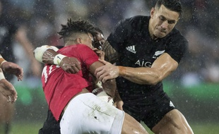 Sonny Bill Williams a écopé d'un carton pour ce plaquage très dangereux sur Anthony Watson lors du match entre les Lions Britanniques et la Nouvelle-Zélande, le 1er juillet 2017.